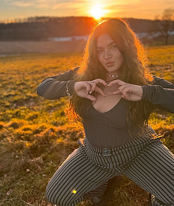 badcurvy thumb image