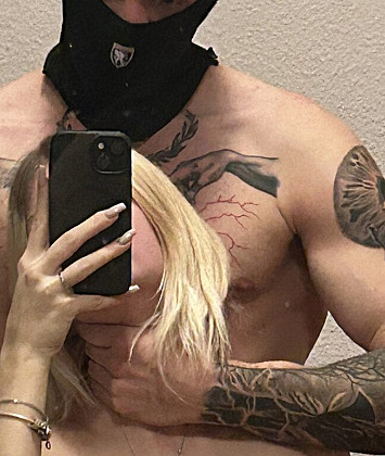 youngAlphaCouple thumb image