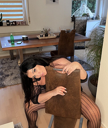 Nola_Luxx-offiziell thumb image