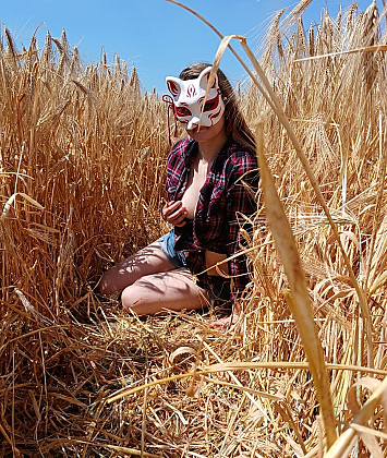 ScarletKitsunyaa Thumb Image