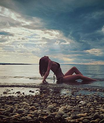 Bella_Chloe_Rose Thumb Image